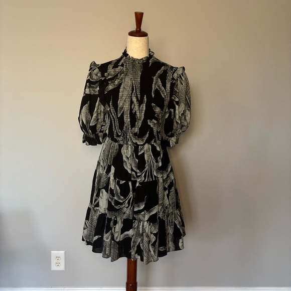 Elliatt Natalie los smocked black floral print dress - Size M - Picture 3 of 6